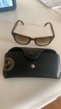 Ray-Ban Wayfarer Sunglasses with Case
