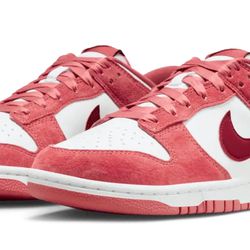 Nike Dunk Low "Valentine's Day" Limited Edition 