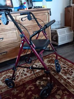 WALKER  ROLLATOR  SMOOTH RIDE
