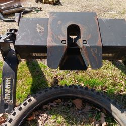 30   Feet      Fifth Wheel Hitch 175.00$