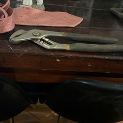 Pliers