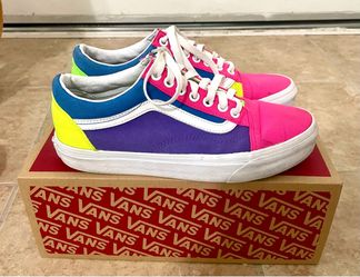 VANS “OLD SKOOL” WOMEN’s SNEAKERS..SZ 6.5