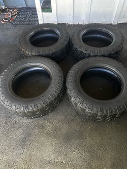 275/65/18 Goodyear Wrangler set of 4  420$ obo