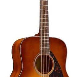 YAMAHA ACOUSTIC GUITAR