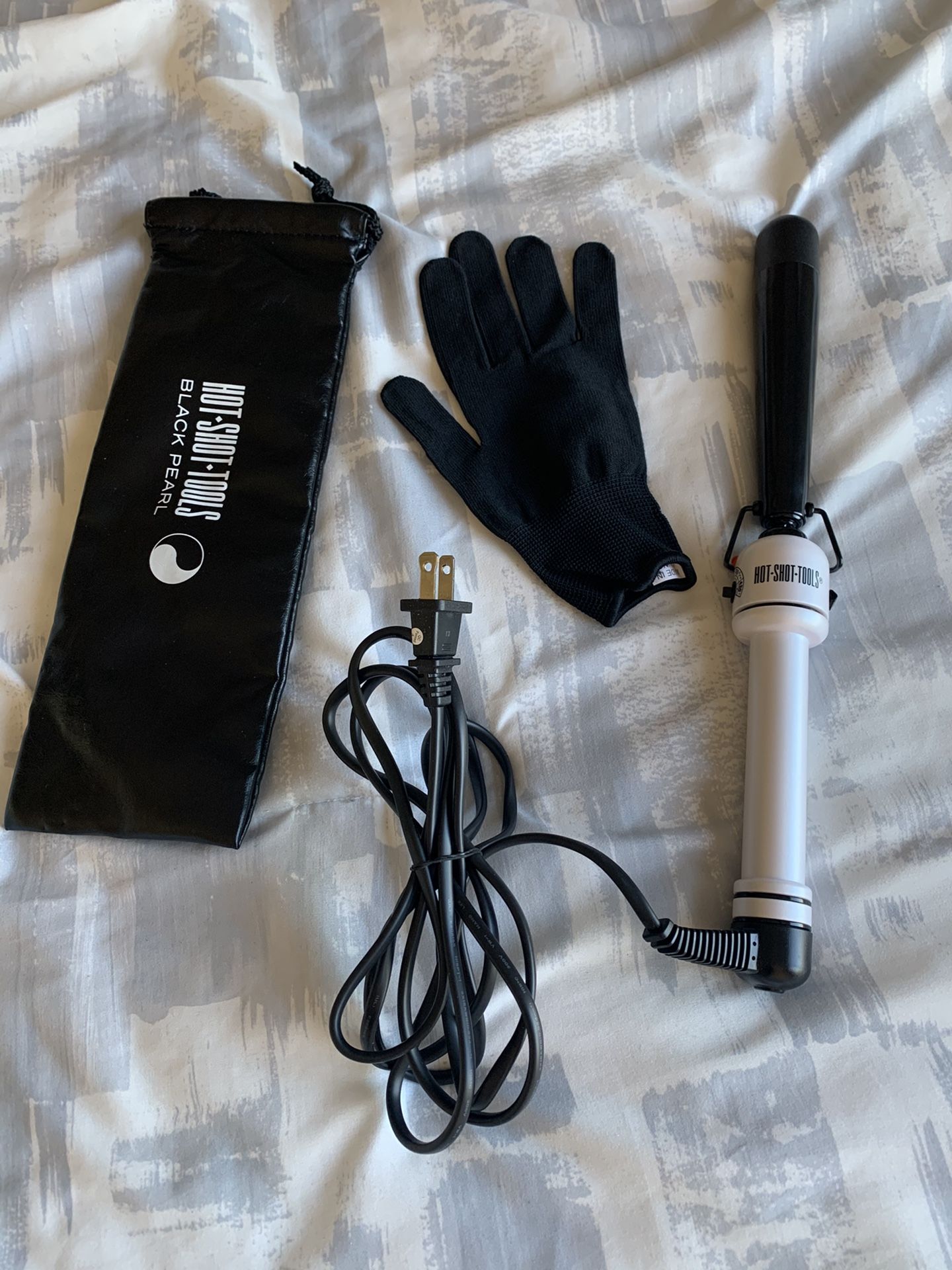 Hot shot curling wand and accessories