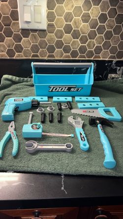LOYO. KIDS  TOOL. SET. 21 pcs.  Construction toys.