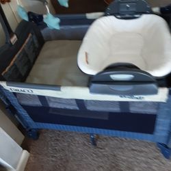 Graco Packnplay With Changing Table and Bassinet Insert