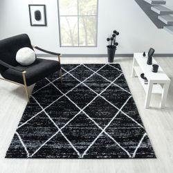 8/10 Brand New Black Modern Rug Carpet