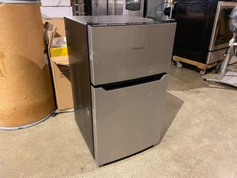 HISENSE 3.3 cu.ft Double-Door Compact Refrigerator Model #RT33D6AAE
