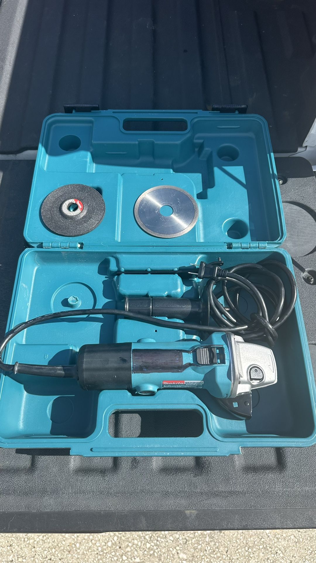 Makita 5 Amp Corded 4 in. Lightweight Angle Grinder with Grinding Wheel, Wheel Guard Side Handle Hard Case Home Shop Garage Job site Work Tool
