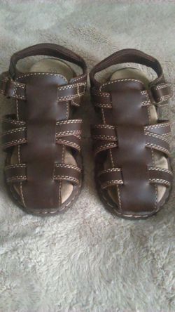 Buster Brown new, size 10