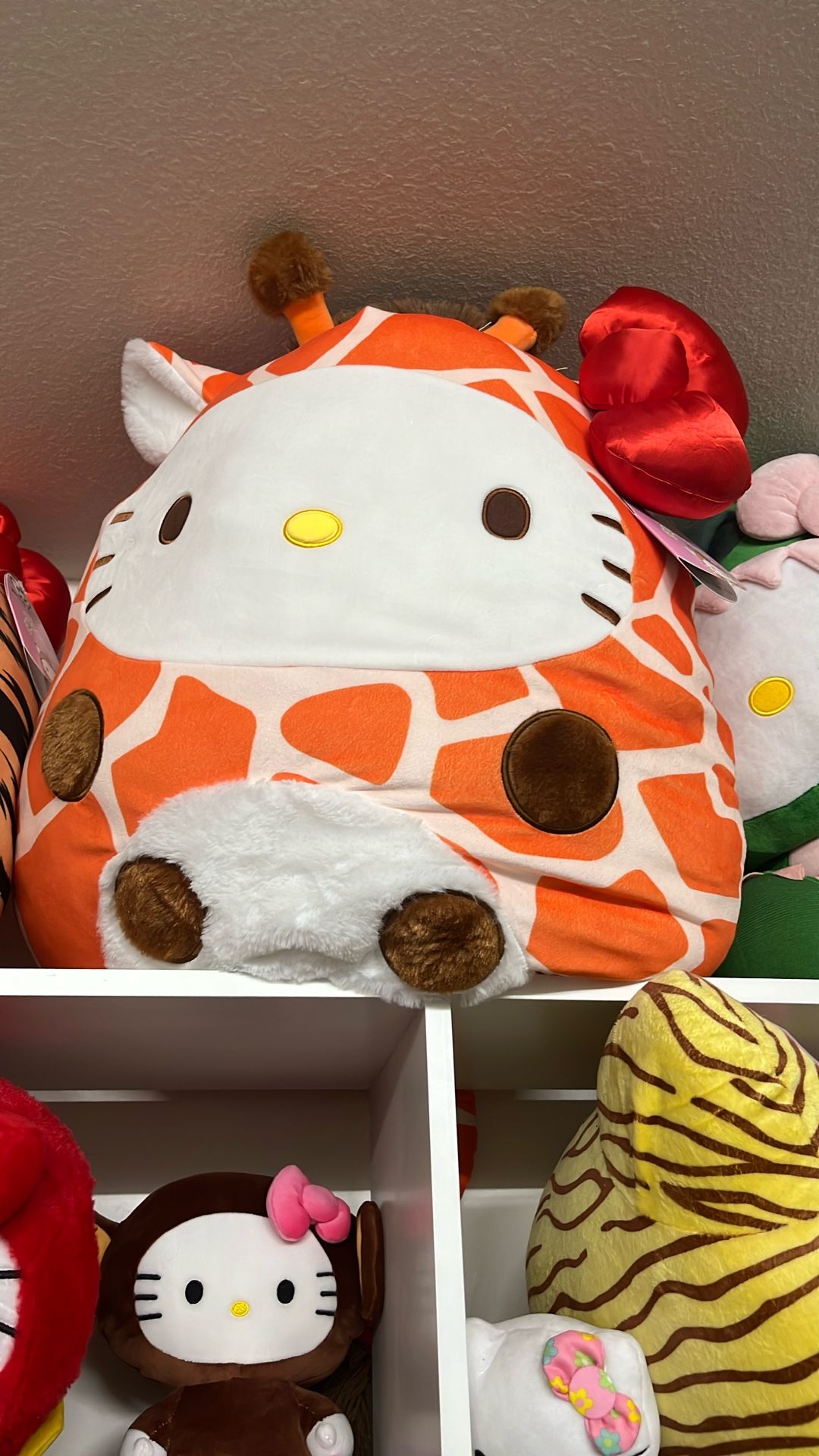 Hello Kitty Giraffe