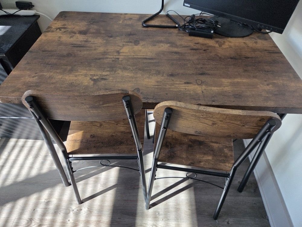 Dining Table / Kitchen Table With Four Chairs
