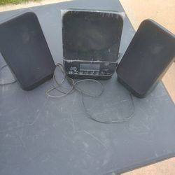 CD Player/ Radio With Speakers