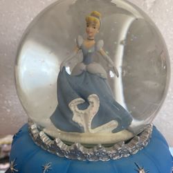 Disney Showcase Collection Cinderella Edition Snow globe 