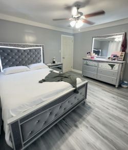 Led queen bedroom set