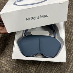 APPLE AIR POD MAX IN BOX (BLUE) GREAT CONDITION SELLING FOR $379‼️