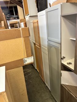 Mixed shaker panel pantry