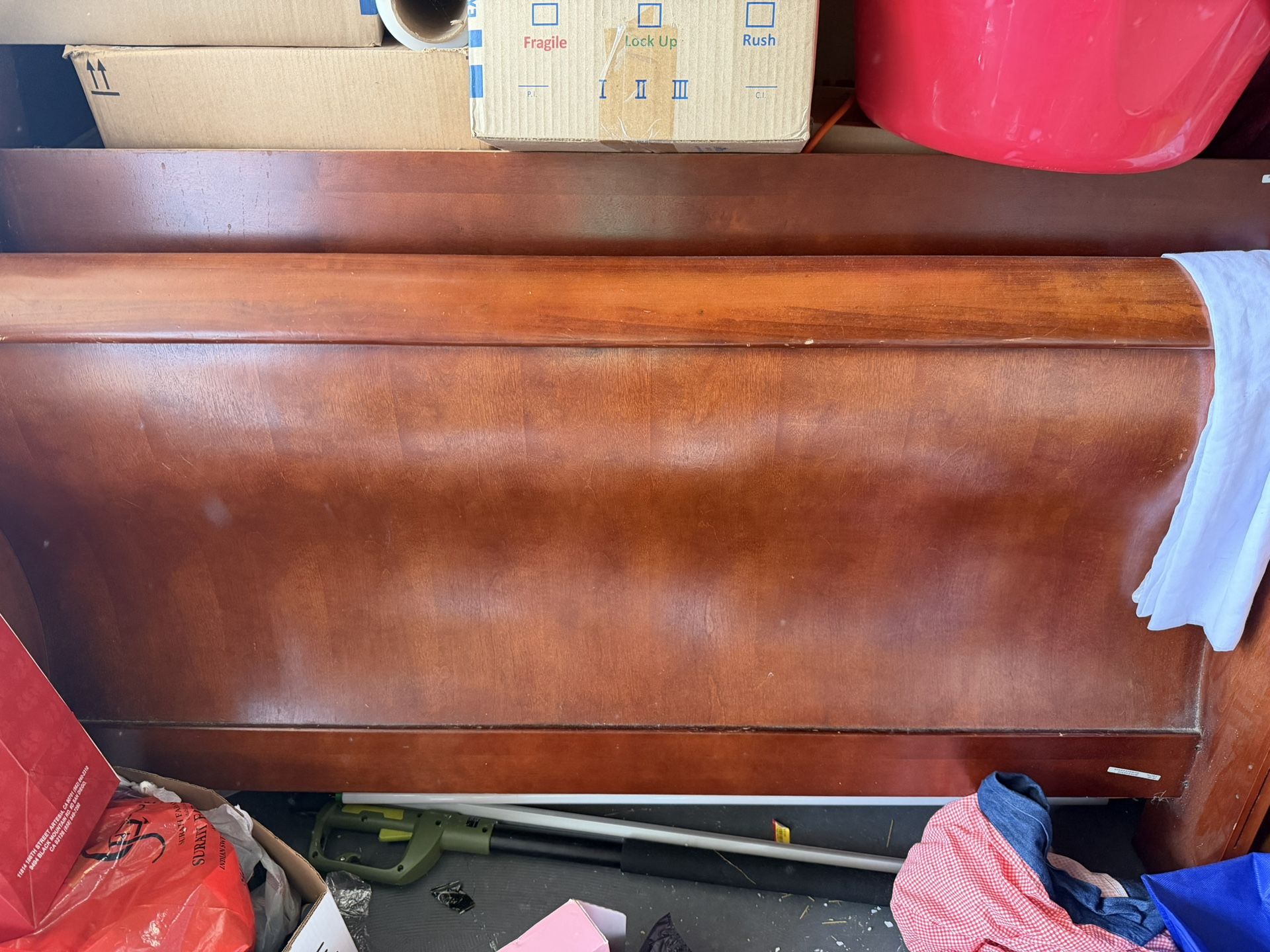 Queen Bedset With Mirror, Dresser And Nightstands 