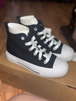 New Girl  shoe  size 3