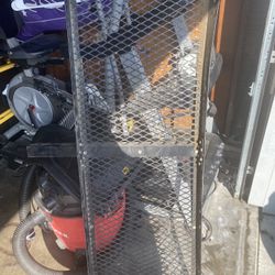 Una Traila Q Se Conecta Atras Del Carro