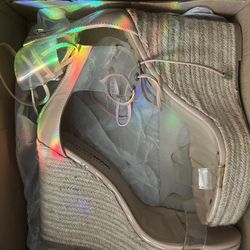 Fashionnova Wedged Size 8