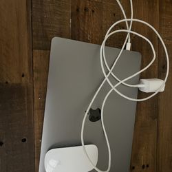 MacBook Air M1 (2020) – Excellent Condition – 256GB SSD, 8GB RAM