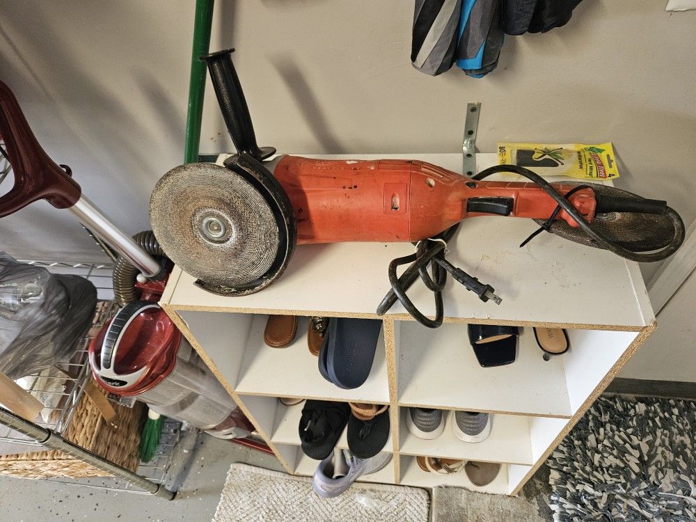 Milwaukee Hevy Duty Angle Grinder