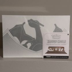 Charizard Ultra Premium Collection Box 