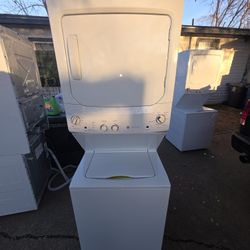 GE - 3.8 Cu. Ft. Top Load Washer and 5.9 Cu. Ft. Electric Dryer Laundry Center - White