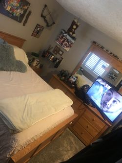 Queen Bedroom Set (No Mattress)