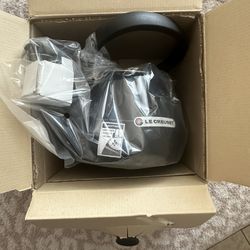 Le Creuset 1.7 Qt Onyx Tea Kettle $85 **READ DESCRIPTION**