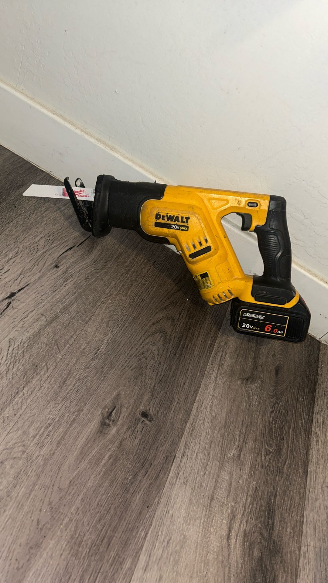 Dewalt 20v Reciprocating Saw & 6ah Battery