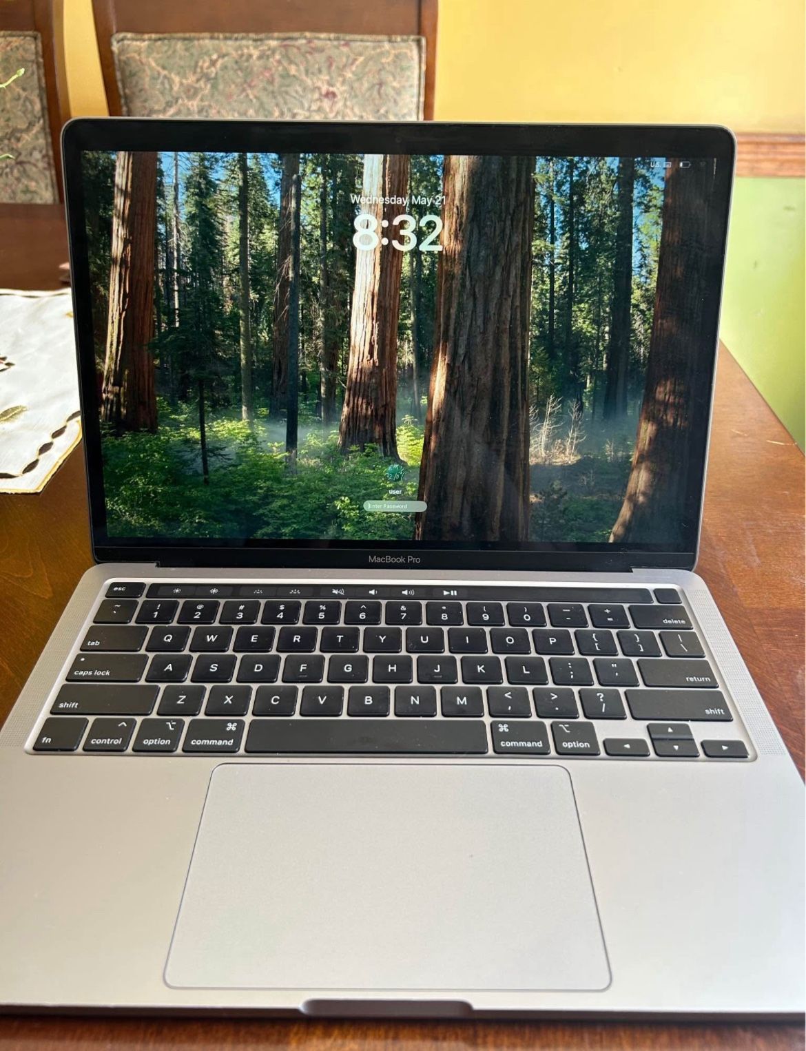MacBook Pro 2020 i5 processor 8gb 256gb memory -EAST HARTFORD CT PICKUP/Negotiable