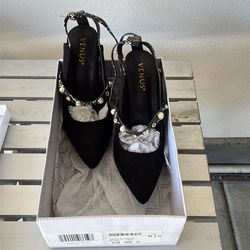 1 pair of Venus ladies high heels