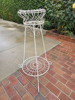 Vintage Wrought Iron Plant Stand / Fern Stand – Cottage Garden
