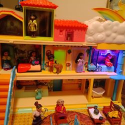 Like New Disney Encanto Magical Casa Madrigal Interactive Small Fashion Doll Dollhouse Playset