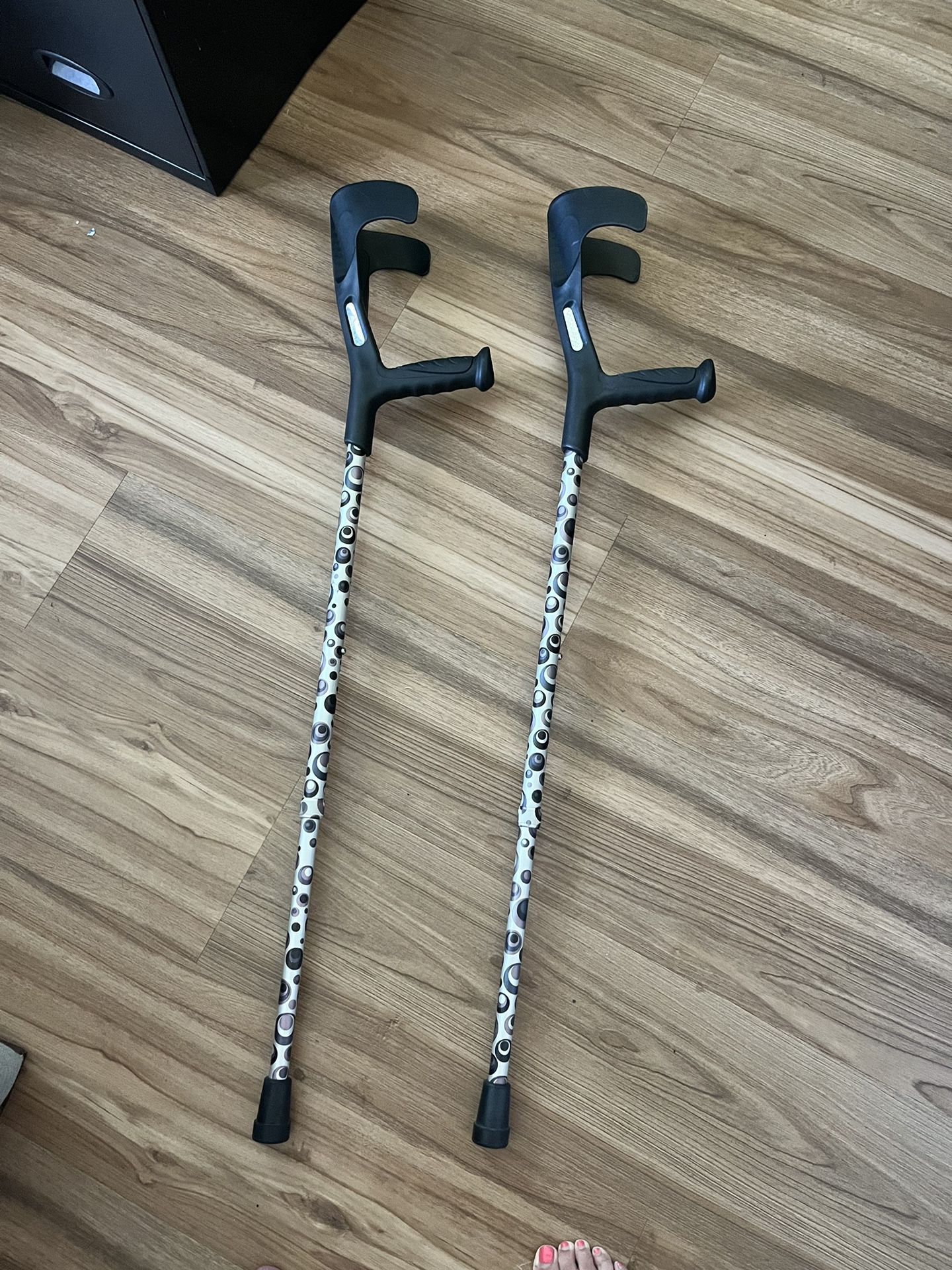 Forearm Crutches