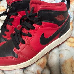 Black And Red Kid Jordan’s Size 3.5y