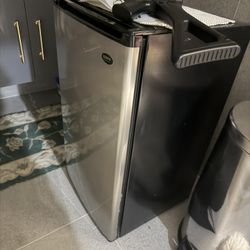 Mini Fridge 