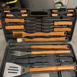 18 Piece Grilling Accessories  