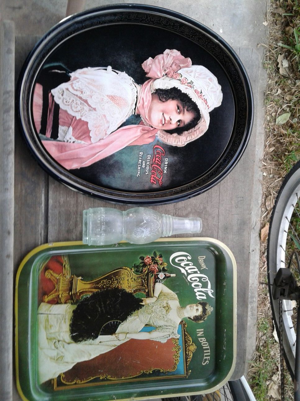 2 Coca-Cola trays 1972 and 1920 Nugrape soda bottle