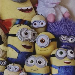 DESPICABLE PLUSHIES MINIONS