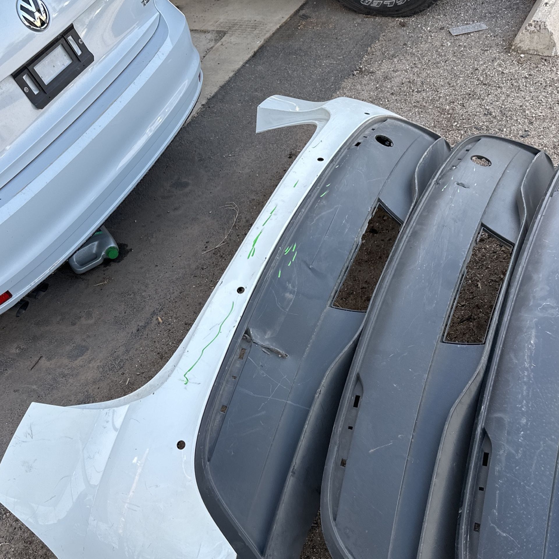2020-2024 Tesla Model Y Rear bumper cover OEM 1494005-00-B Used White