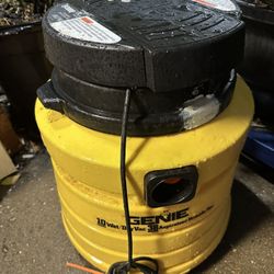 Genie 10 Gallon Wet/Dry Commercial Type Vacuum Cleaner 