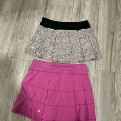 Lululemon Size 4.  $35 Cada Uno.    $35 Each