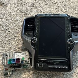 OEM ram Uconnect 5 12” Radio 