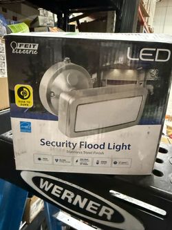 Feit Electric - 3000 Lumens, 300-watt Equivalent Dusk to Dawn Single Flood LED Security Outdoor Light, 5000K CCT Daylight, Single Head Stainless Large