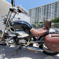 BMW MOTORCYCLE CLASSIC ONLY 3550 MILES ORIGINAL NEW BATTERY AND SERVICE TITLE CLEAN TRADES ....SAME VALUE