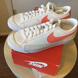 Nike Blazer Low ‘77 Coral pink accents